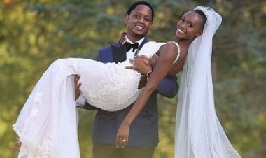 Miss Rwanda 2009 Bahati Grace yasezeranye na Pacifique Murekezi 