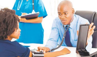 Umuganga n’umuforomo basambaniye mu bitaro bibangamira abanganga