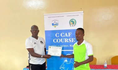 Abatoza 20 barimo Haruna Niyonzima basoje amahugurwa ya CAF