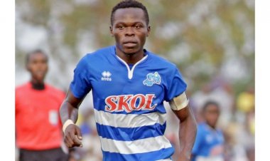 Kwizera Pierrot ageze ku muryango yinjira muri Rayon Sports