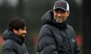 Jurgen Klopp yahaye inzoga abafana nyuma yo gutsinda Crystal Palace