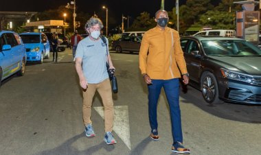 Umunyabigwi w'ikipe y'igihugu ya Espagne wanakiniye FC Barcelona yasesekaye i Kigali(AMAFOTO)