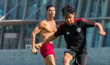 Umuhungu wa Cristiano Ronaldo akomeje gusaba yinginga papa we