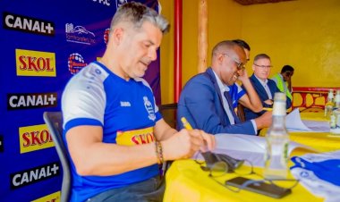Umutoza wa Rayon Sports yaciye amarenga yo kongera amasezerano