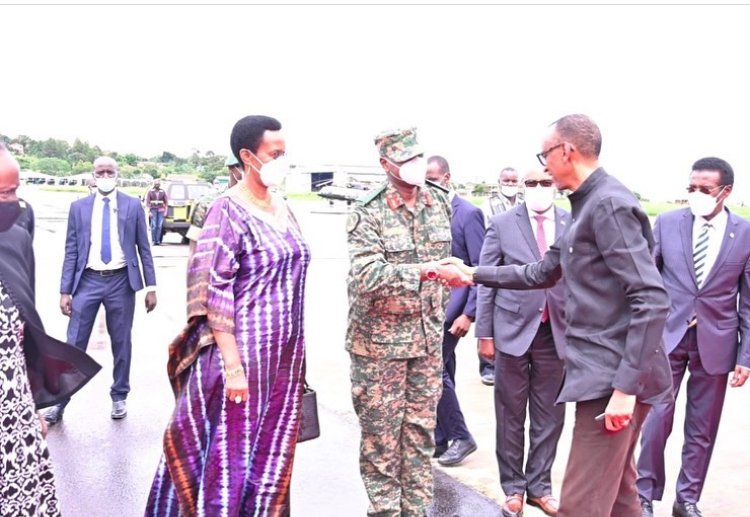 Perezida Paul Kagame yasesekaye i bugande kwizihiza isabukuru ya Lt Gen Muhoozi Kainerugaba