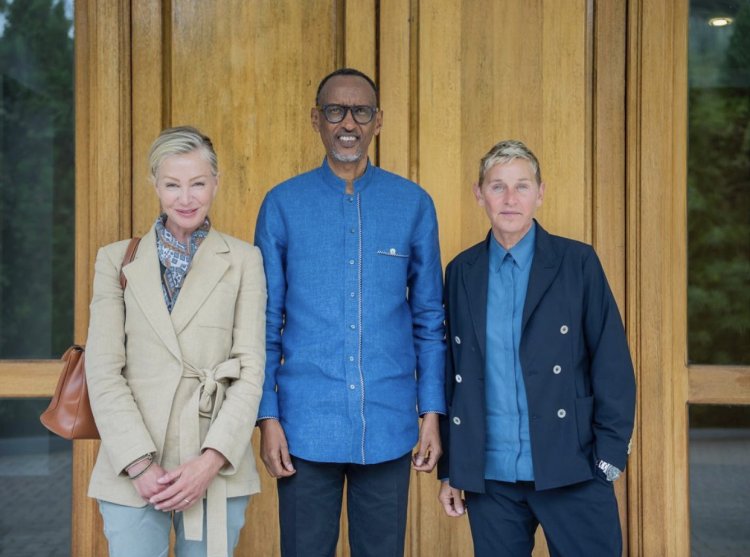 Perezida Paul Kagame yakiriye Ellen DeGeneres n’umufasha mu biro bye