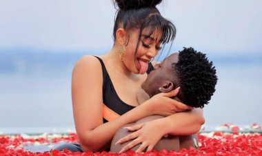 Zari yateye utwatsi abana be asanga umusore bahararanye