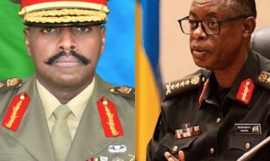 Gen Muhoozi Kainerugaba yarase amashimwe  Gen Kabarebe