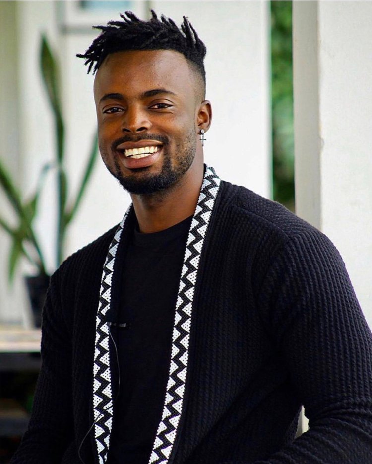 Moses Turahirwa yasabye imbabazi abanyarwanda kubera amashusho aryamanye n’abasore bagenzi be