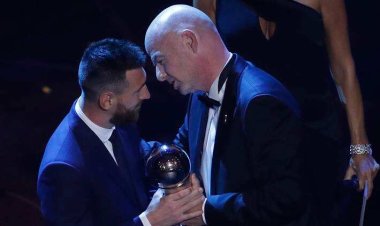 Umukinnyi wa Real Madrid yavuze impamvu yatoye Messi imbere ya Benzema bakinana