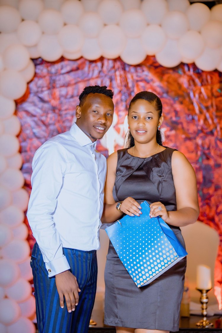 Mushukda ham, eshakda ham sperma Yalangoch paypoqlarda etuk anal lezbiyenlarni tomosha qiling