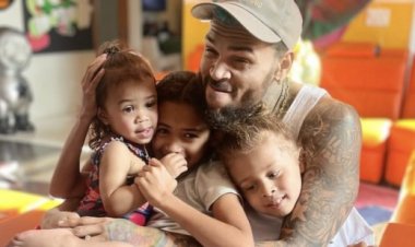 Chris Brown yongeye kwishimana n'umuryango we