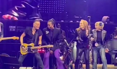 Umugore wa Barack Obama yanyeganyeje urubyiniro i Barcelona