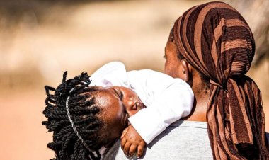 Akumiro! Ku myaka ye 27 afite umwuzukuru