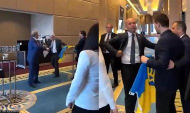 Abarusiya n'Abanya-Ukraine bahagaritse inama babanza kumvana imitsi