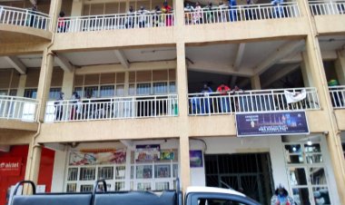 Abantu 12 bahanutse ku igorofa bareba Perezida Kagame