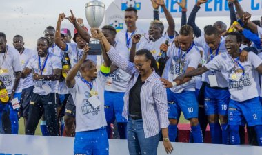 Rayon Sports yanze guhekwa mapyisi na APR FC iyitwara igikombe(AMAFOTO)