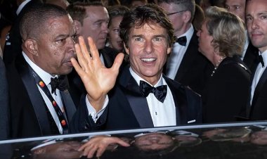 Tom Cruise nyuma yo guterwa uw'inyuma na Shakira kubona umukunzi byabaye iyanga