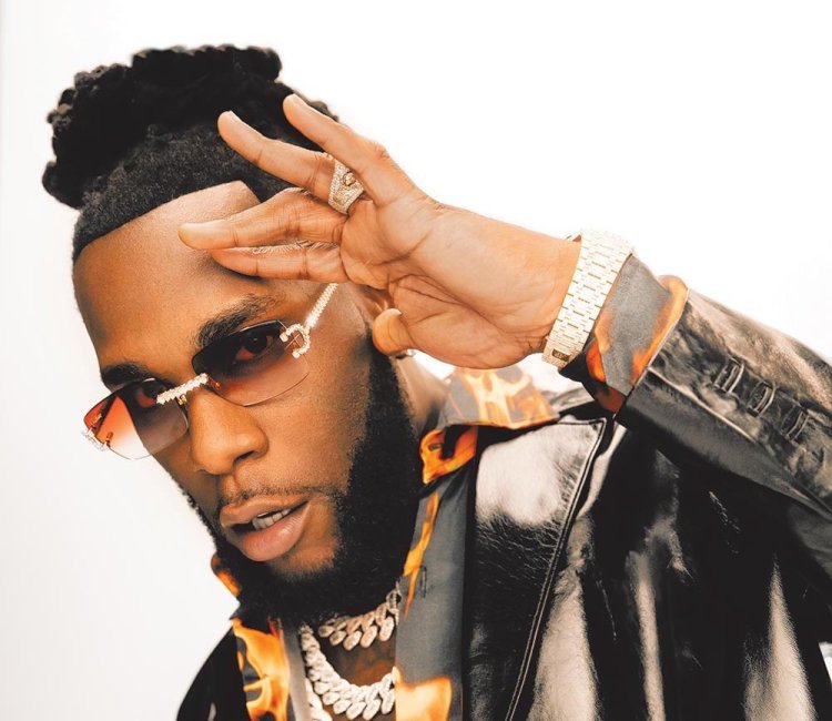 Burna Boy ari kuvugirizwa induru n'abafana bamutegereje bakamuheba