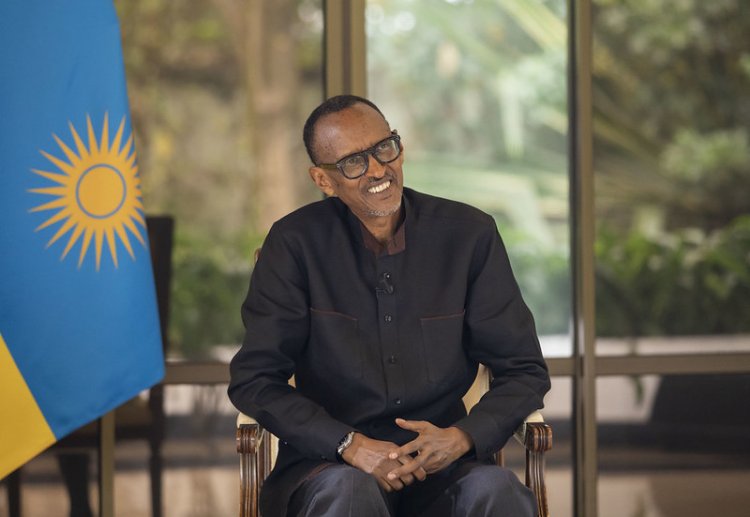 Perezida Kagame yahawe impamyabumenyi y’ikirenga ivuye muri USA