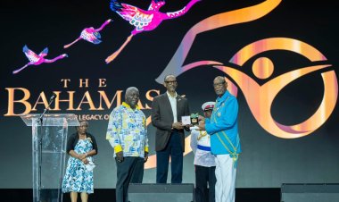 Perezida Kagame yambitswe Umudali usumba indi muri Bahamas