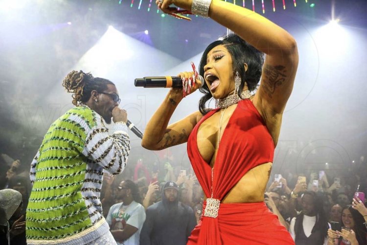 Cardi B araregwa gukubita umufana