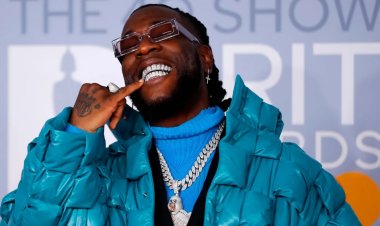 Burna Boy yatutse abakoresha Twitter (X)