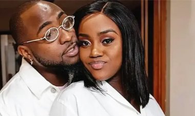 Ese kwa Davido baribarutse? Davido yiyamye abakwirakwiza ibihuha