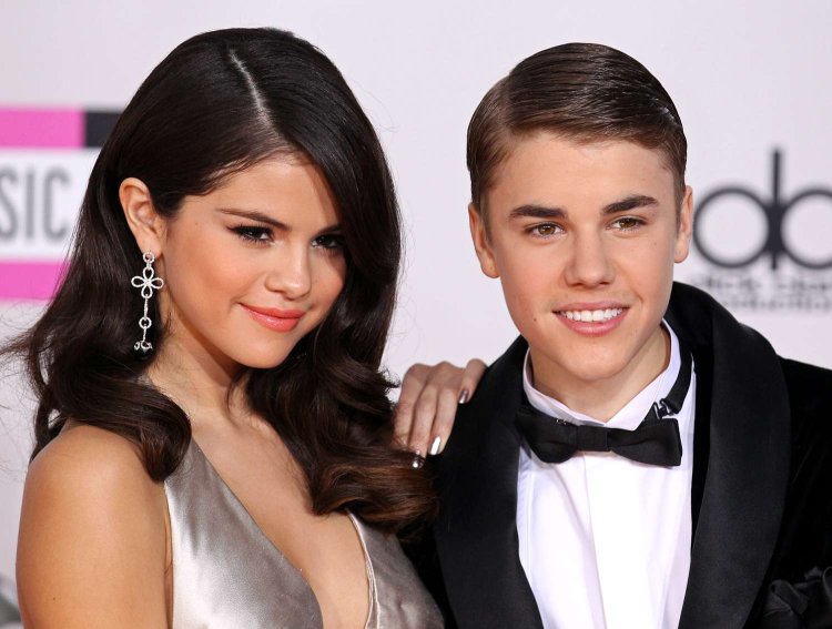 Selena Gomez amaze kwigobotora ibikomere yatewe na Justin Bieber