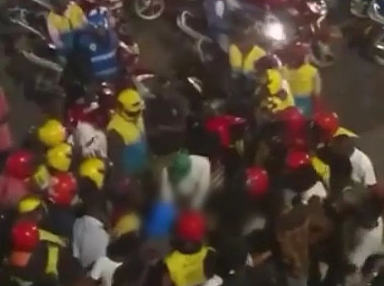 Umusore n'umukobwa mu maboko ya RIB bazira gusambanira ku muhanda