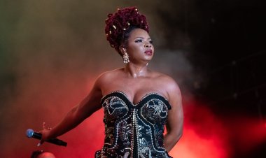 Yemi Alade yahishuye uburyo imwe mu ndirimbo ze yagiye hanze imucitse