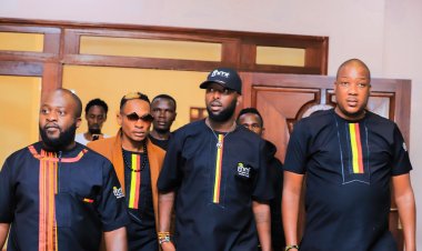 Eddy Kenzo n'ihuriro ry'abahanzi ayoboye bahawe amafaranga bemerewe