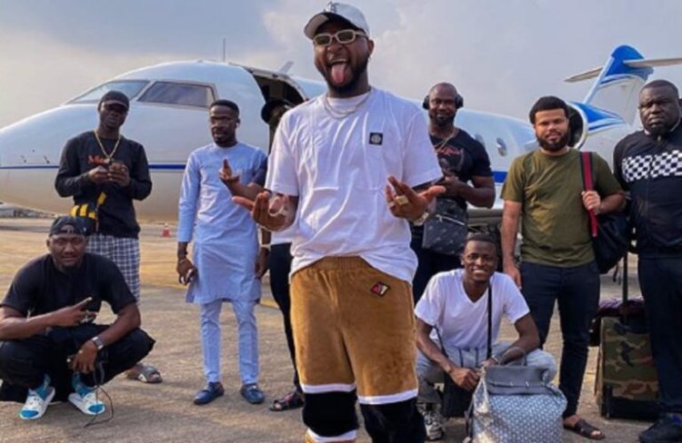 Davido yatangaje iyimuka ry'abahanzi 15 yari afite mu nshingano