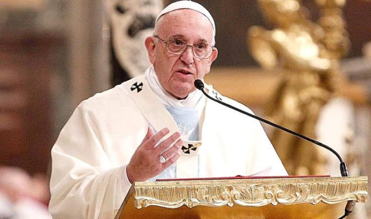 Papa Fransis I yasabye imbabazi abaryamana bahuje ibitsina