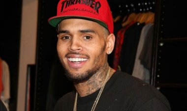 Chris Brown yahuye n’urava gusenya mu gitaramo yaraye akoze