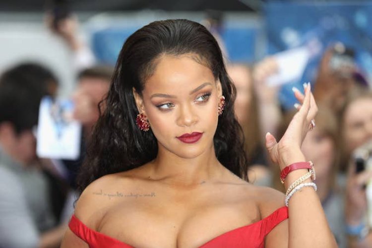 Rihanna yasubije imitima y’abafana mu gitereko