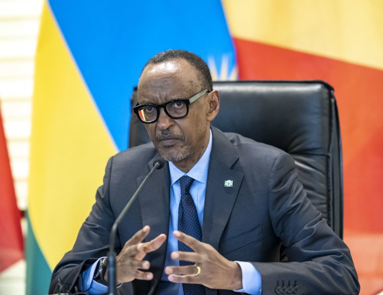 Perezida Kagame yatunze intoki ibihugu byigira ababyeyi ba demokarasi