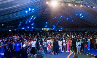 Kuki nta bahanzi bagikunda gutegura ibitaramo byabo ku giti cyabo?