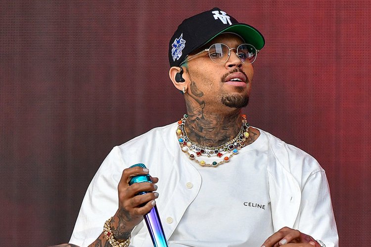 Uwunganira Chris Brown yateye utwatsi ibyo aregwa