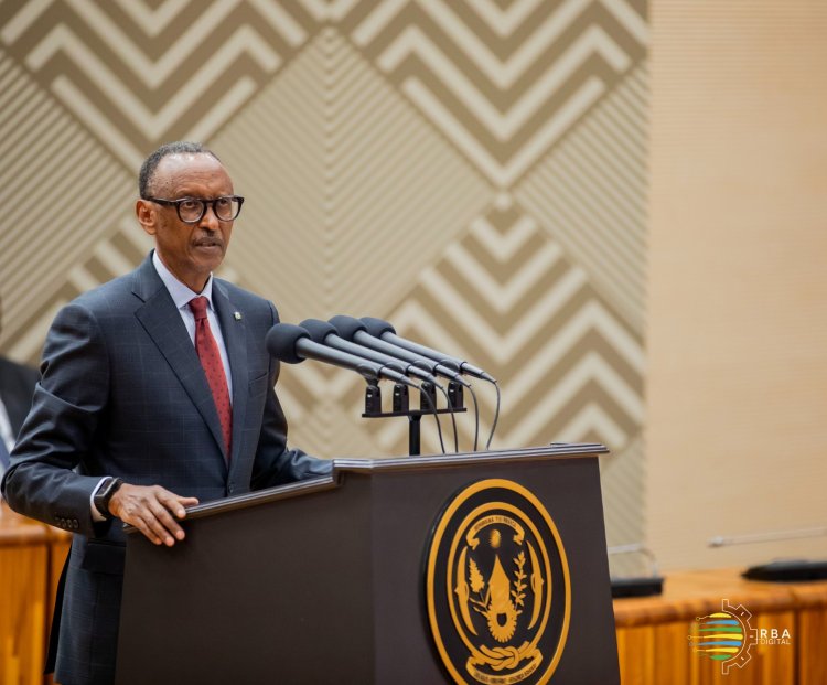 Perezida Kagame yatunze intoki abayobozi biremereza
