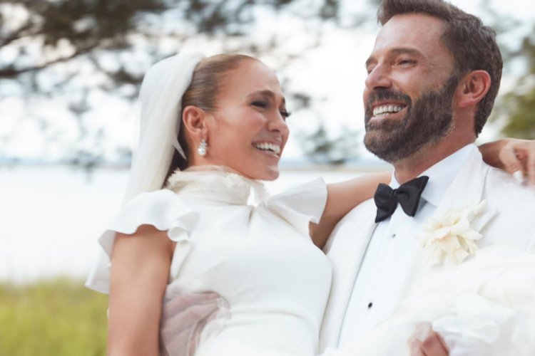 Jennifer Lopez yasabye gatanya na Ben Affleck