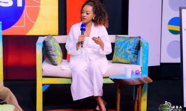 Itandukaniro ryo gukorera igitaramo mu Rwanda no mu mahanga-Aline Gahongayire