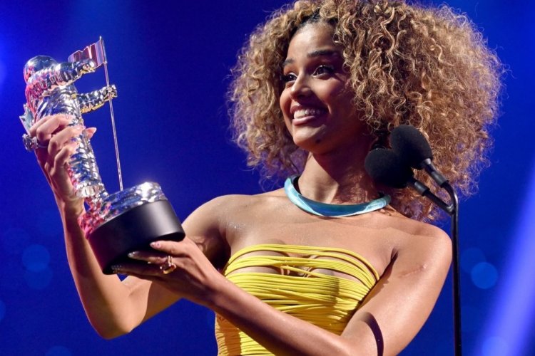 Igihembo Tyla yegukanye muri 'MTV Video Music Awards' cyateje impagarara