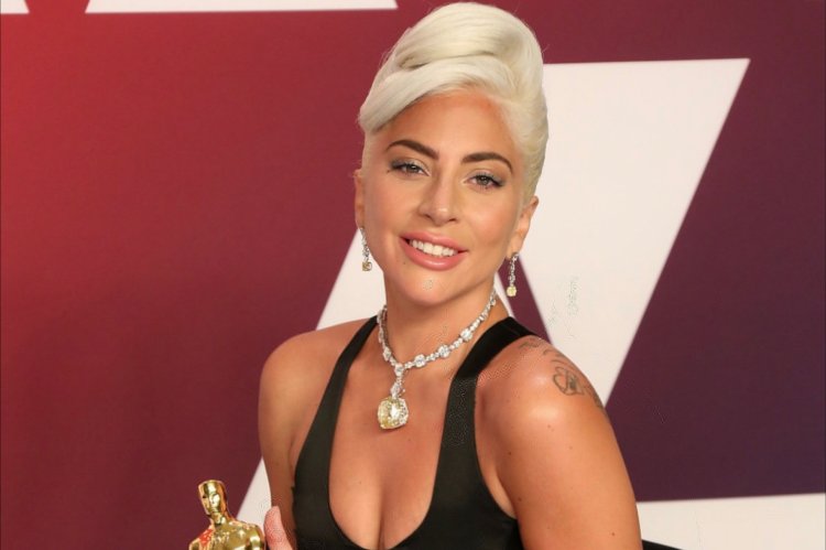Lady Gaga yavuze impamvu atigeze anyomoza ko yihinduje igitsina