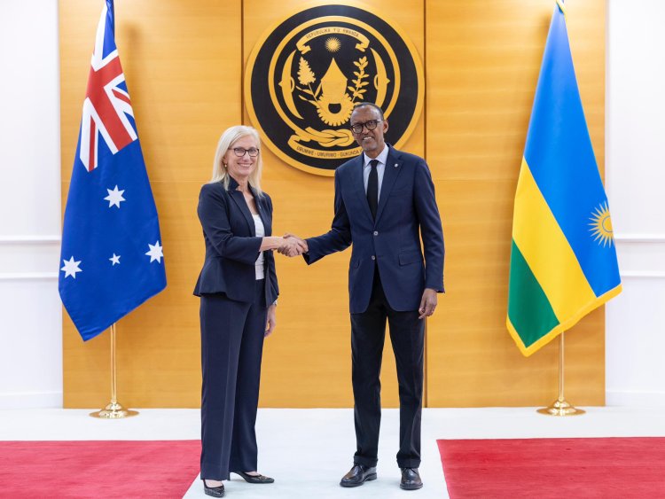 Perezida Kagame yakiriye ba Ambasaderi bashya mu Rwanda
