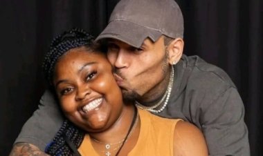 Chris Brown akomeje gusenyera abafana be