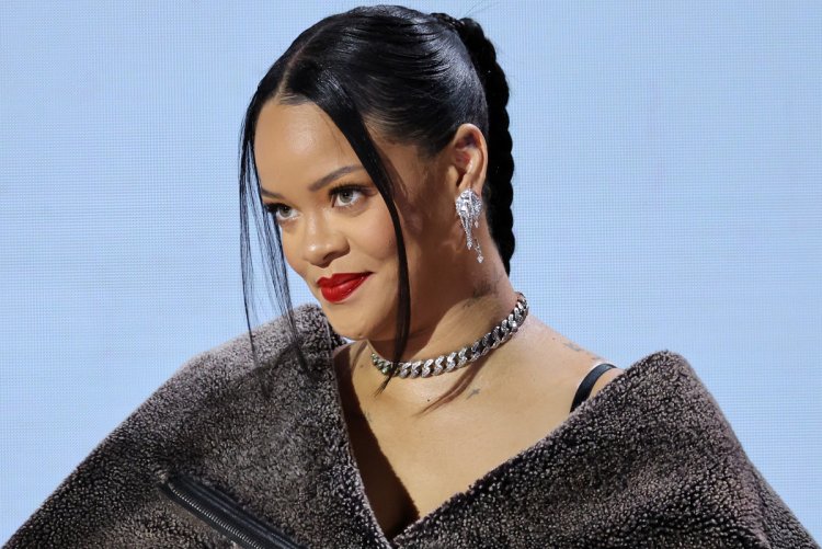 Rihanna yateguje abakunzi be umuzingo mushya