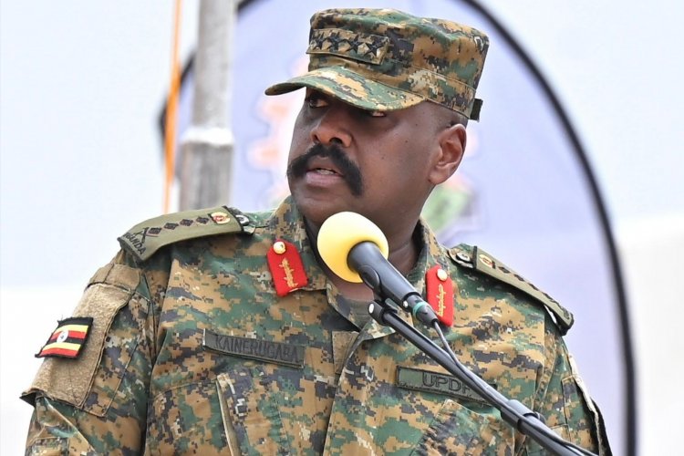 Gen. Kainerugaba yasabye Abanyarwanda kujya kuruhukira muri Uganda