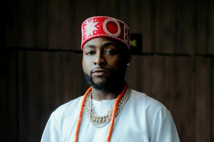 Ku mbuga nkoranyambaga, Davido akomeje gushimirwa umutima wo kwita ku bafana be