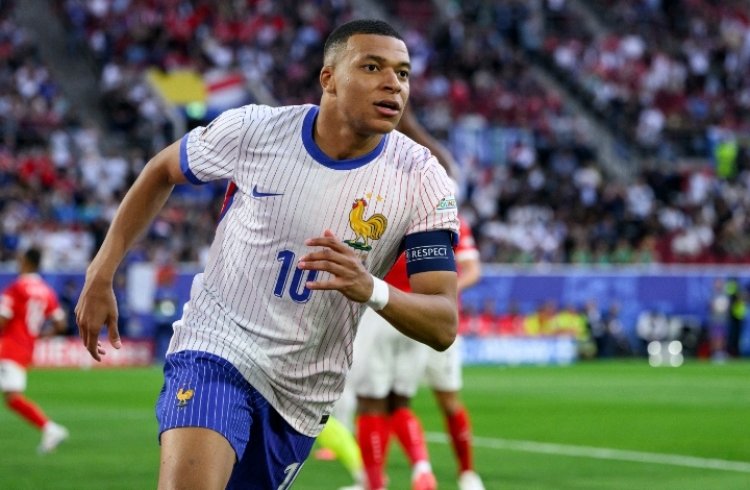 Ubugwaneza bwa Kylian Mbappé bwatangiye gukorwaho iperereza